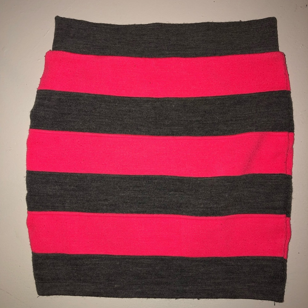 Fitted skirt